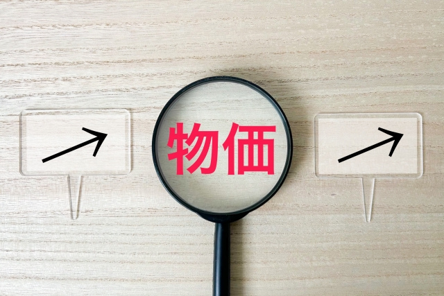 インフレの定義:物価上昇とお金の価値下落のイメージ図