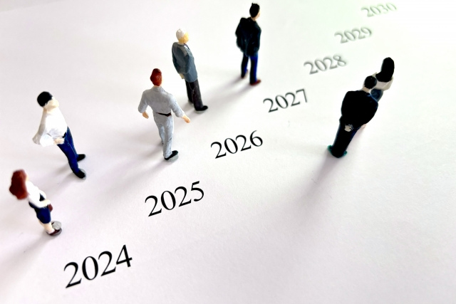 インフレの現状と今後の展望を示すグラフと要素