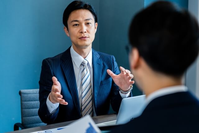 金融機関の業務体制から見た、土日の資金調達が難しい状況